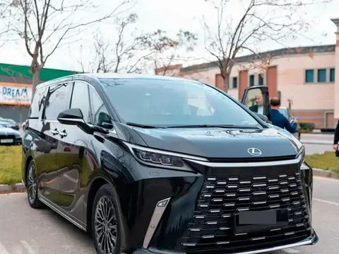 Lexus LM 2024