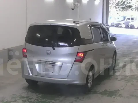 Honda Freed Spike 2012