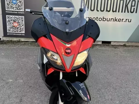 Aprilia SR Max 300 2015
