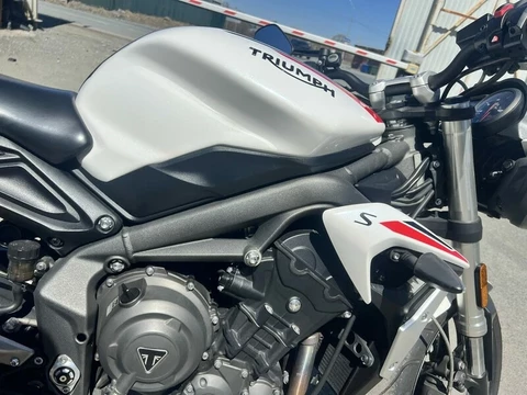 Triumph Street Triple 2021