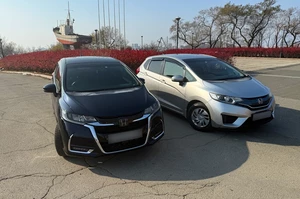 Honda fit 2017 2018 GP5 гибрид синий цвет и GP3 бензин серый цвет