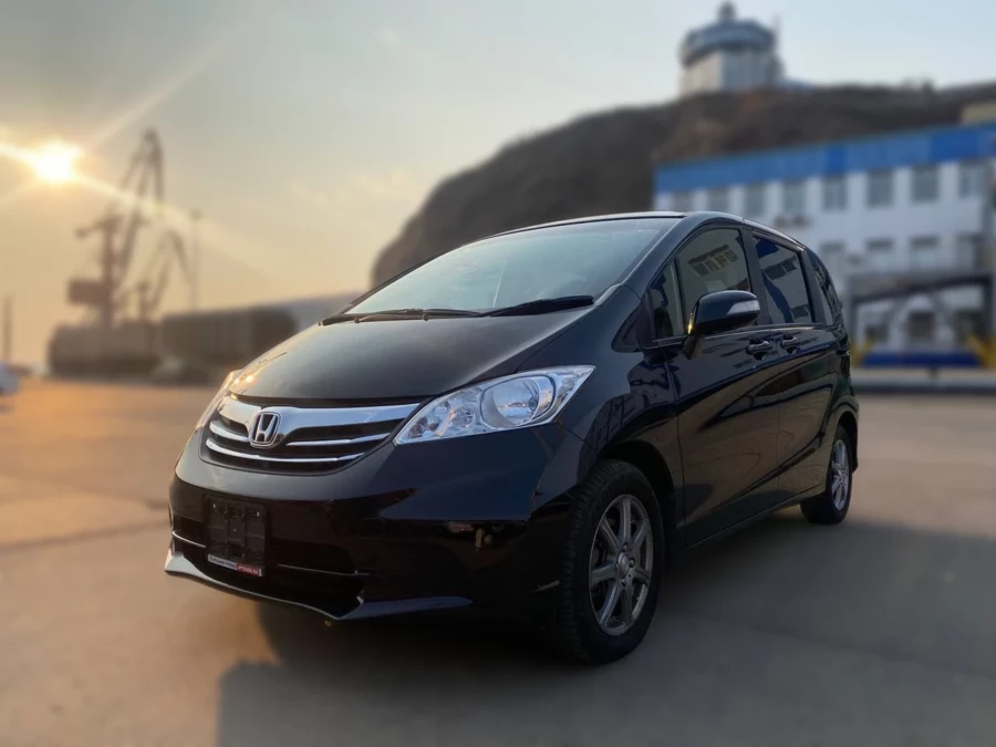 Honda Freed первое поколение 2016 год черный