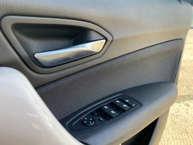 BMW 118i обшивка двери