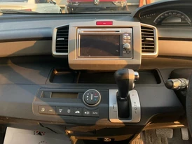 Honda Freed первое поколение кузов приборная панель