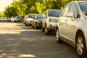 Автомобили на придомовой территории