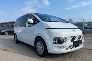 Hyundai Staria US4 2022 года 2,2 литра турбо на фоне порта