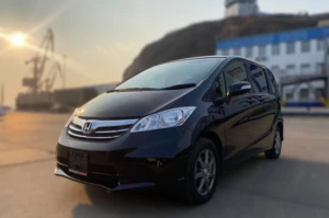 Honda Freed первое поколение 2016 год черный