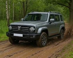 Машина Tank в лесу