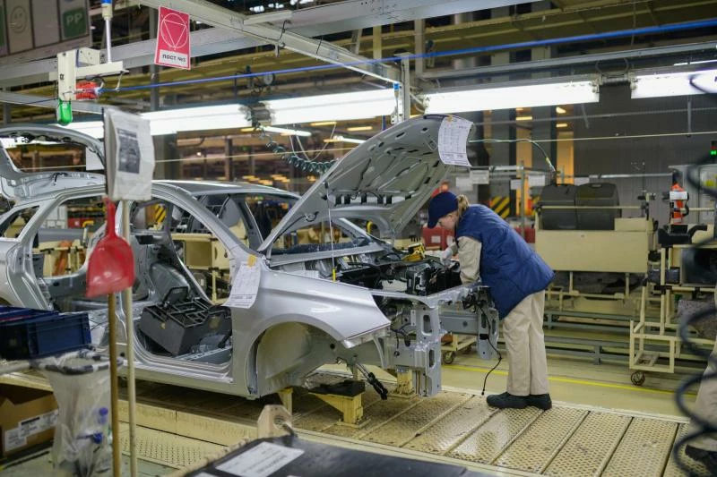 автоинженер на заводе