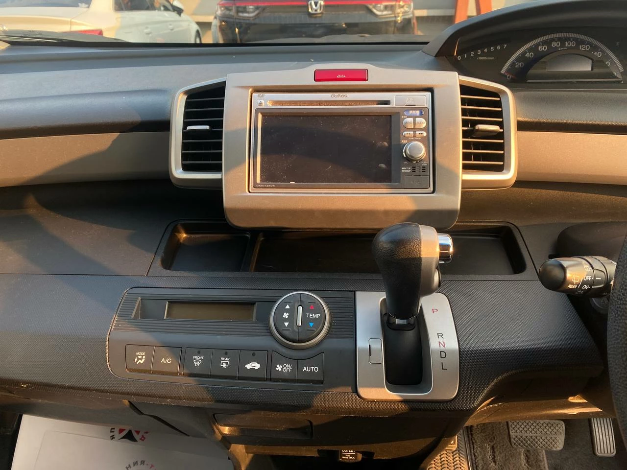 Honda Freed первое поколение панель медиа