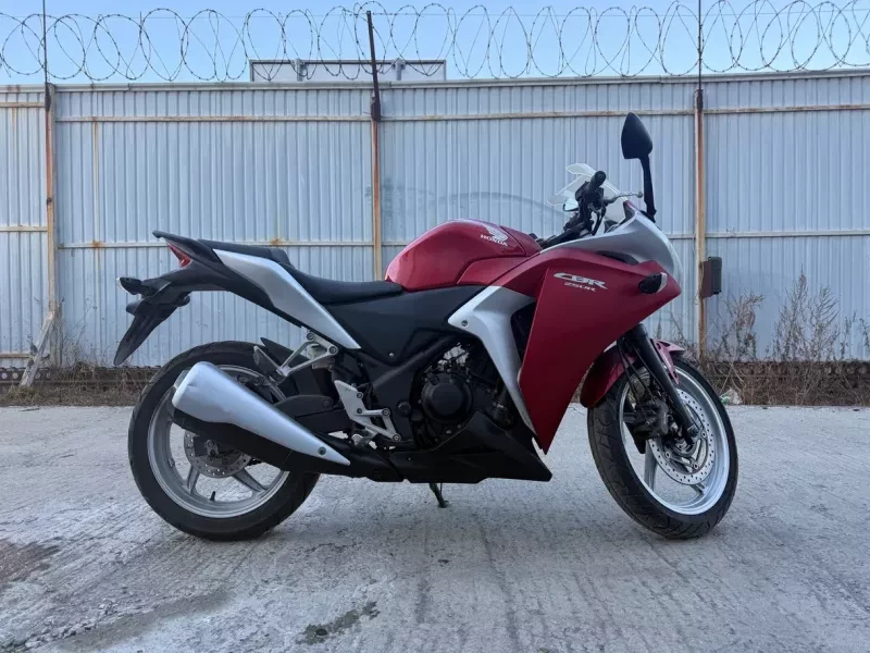 Honda CBR250R 2011