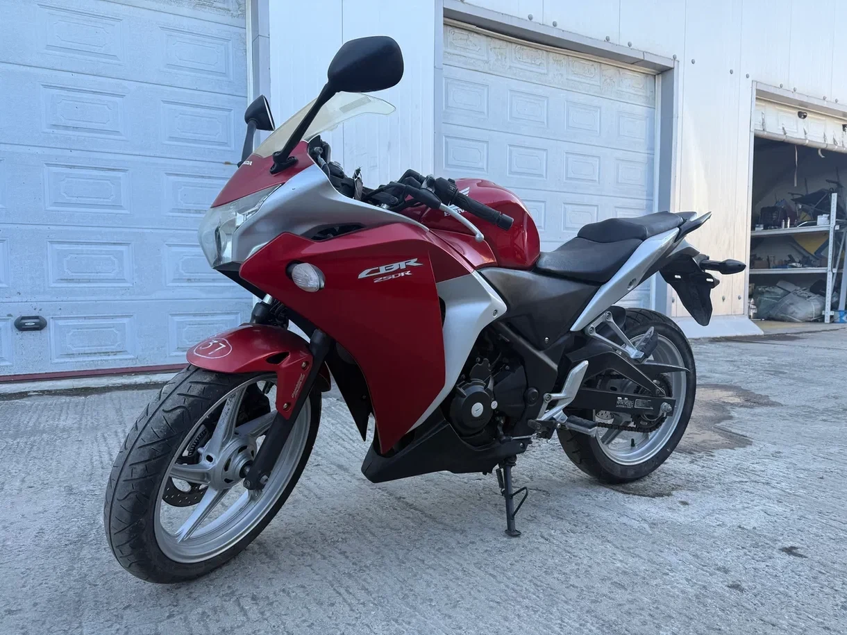 Honda CBR250R 2011