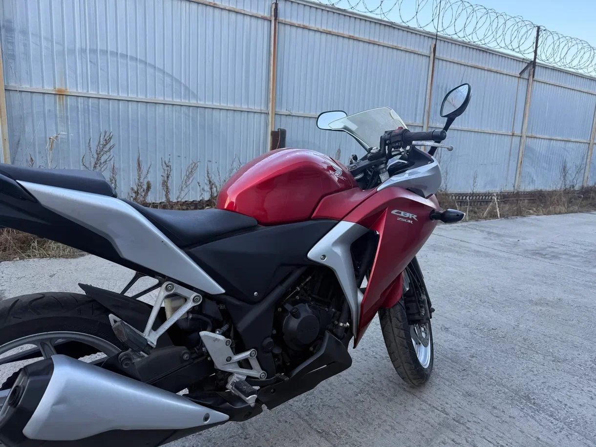 Honda CBR250R 2011