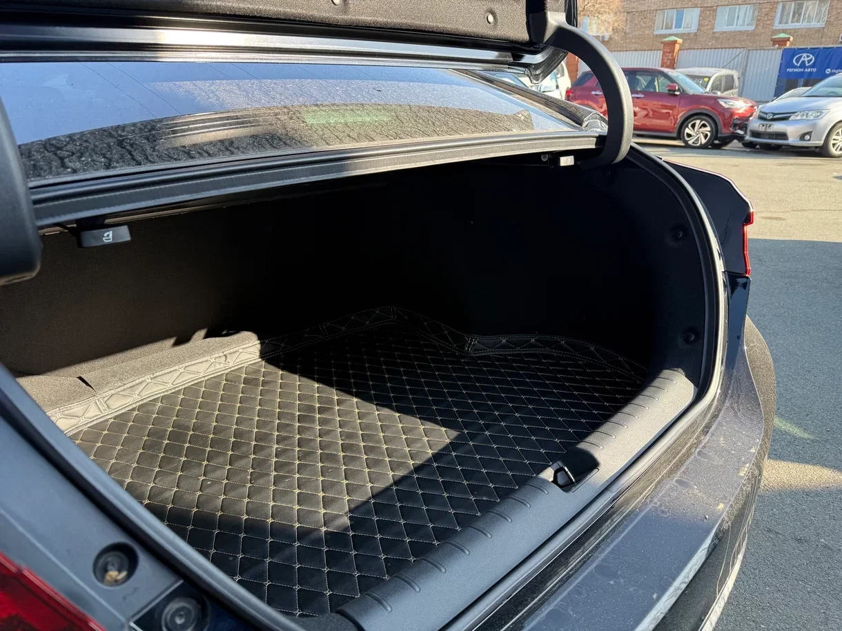 Honda Insight ZE4 2019 багажник