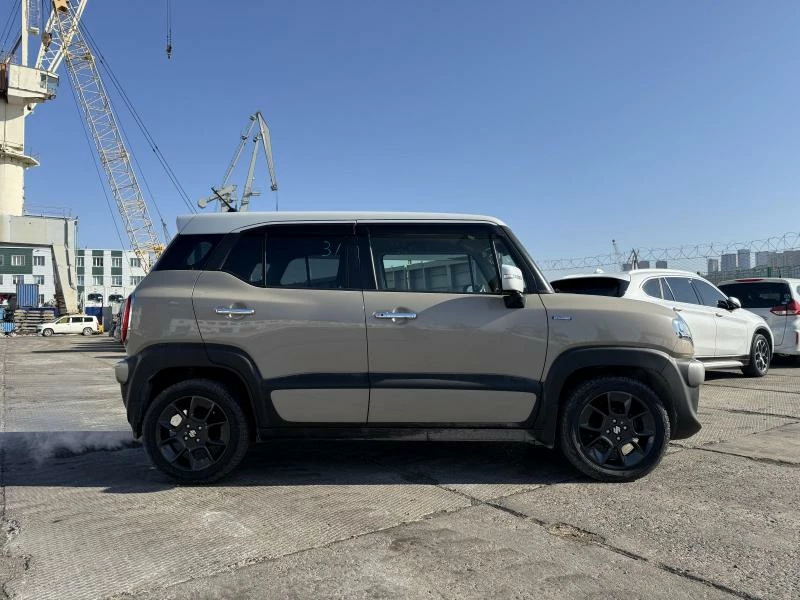 Suzuki Xbee вид сбоку двери пороги