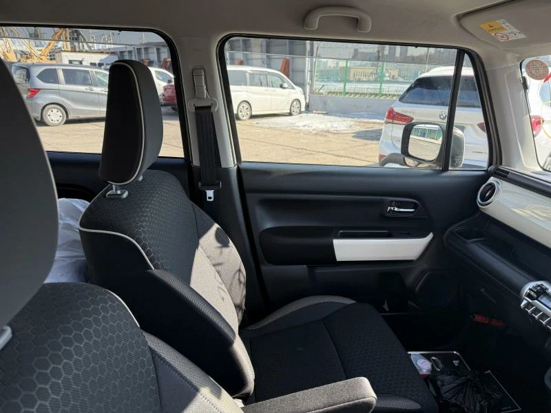 Suzuki Xbee салон