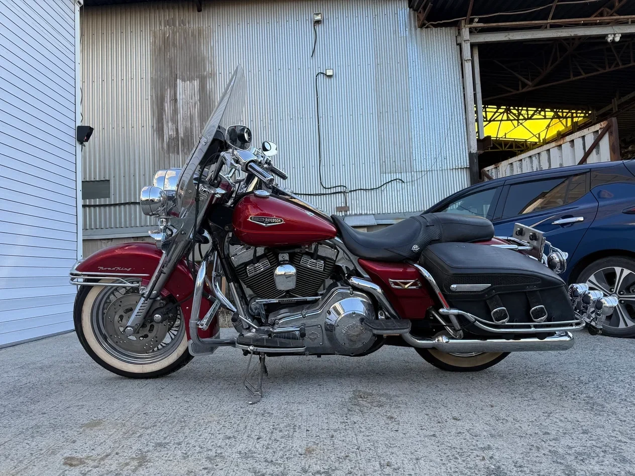Harley-Davidson Road King вид сбоку