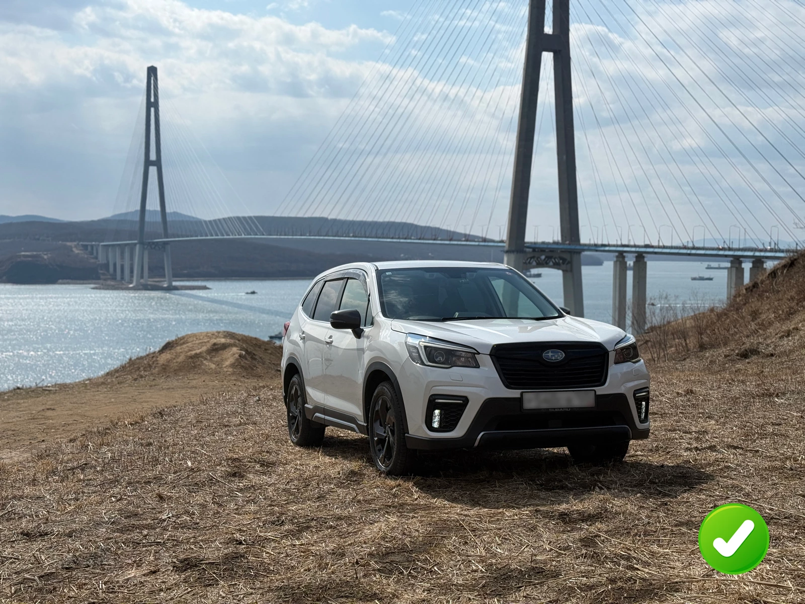 Subaru Forester 2021 SK5 на фоне моста на остров русский Владивосток
