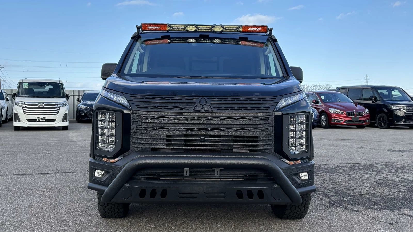 Mitsubishi Delica D5 решетка фары бампер 2021