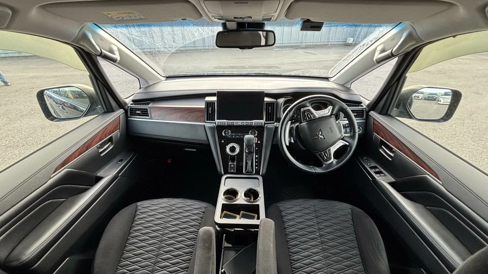 Mitsubishi Delica D5 салон мультимедиа 2021