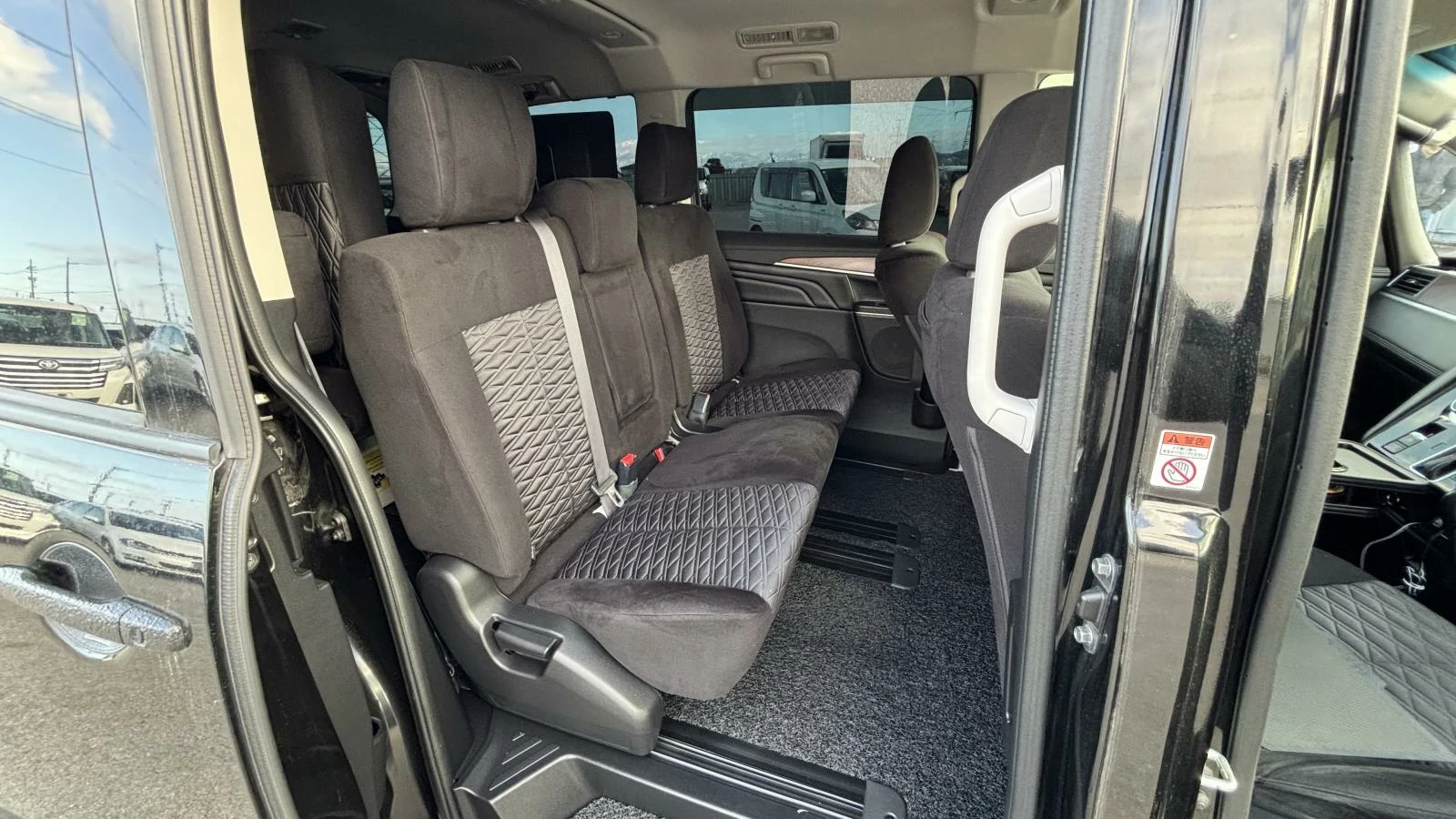 Mitsubishi Delica D5 2021 задние сидения