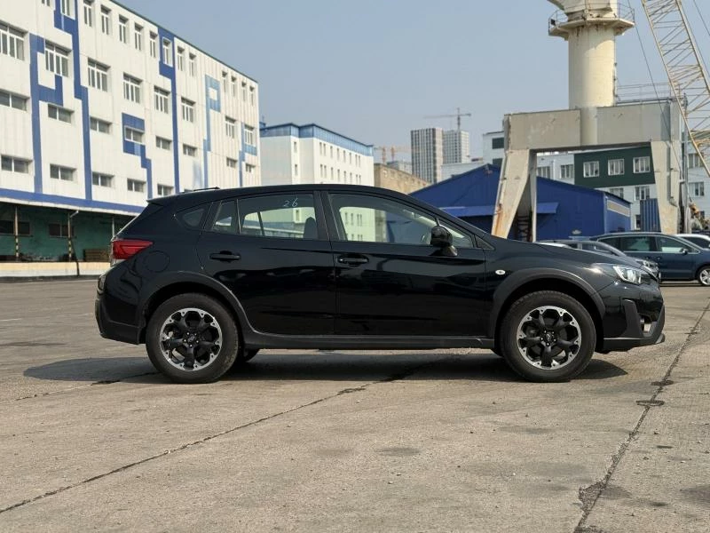 Subaru XV вид сбоку кузов