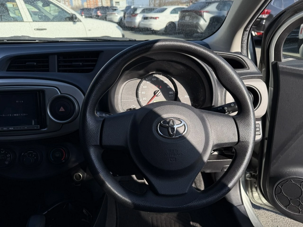 Toyota Vitz KSP130 руль салон