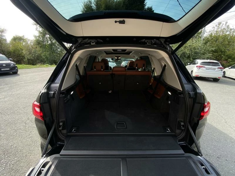 BMW X7 2019 открытый багажник