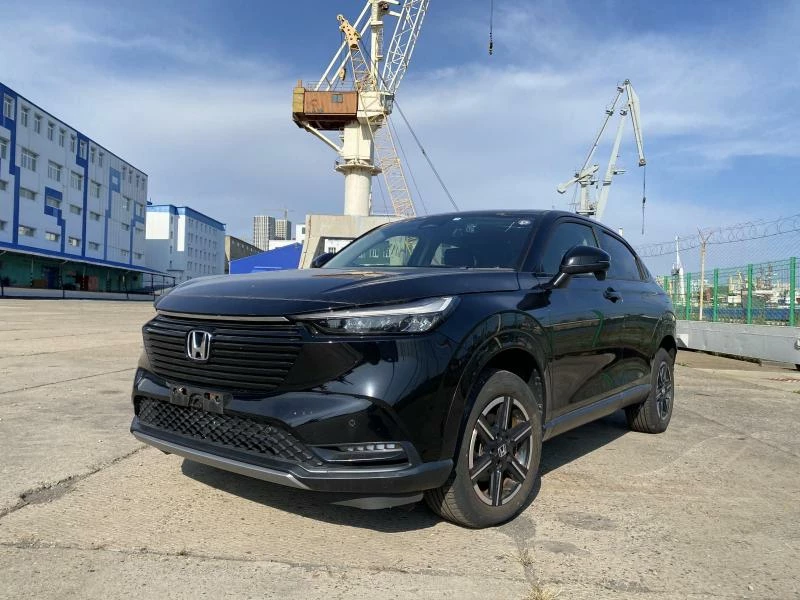 хонда везель второе поколение в черном цвете стоит в порту