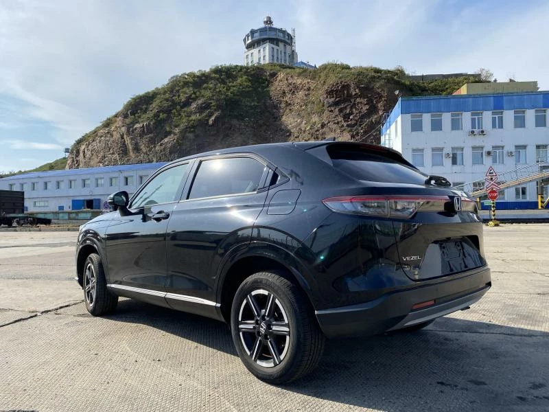 хонда везель второе поколение 2020 год в черном цвете вид сзади