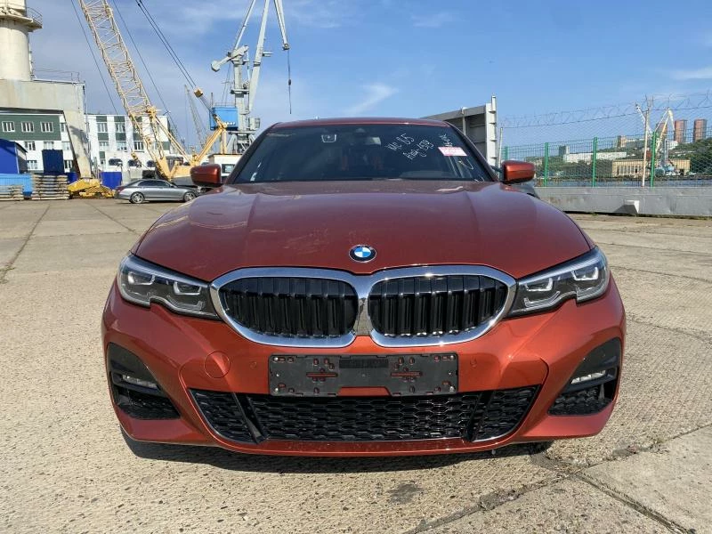 BMW 320i 2022 год  M-пакет оранжевый