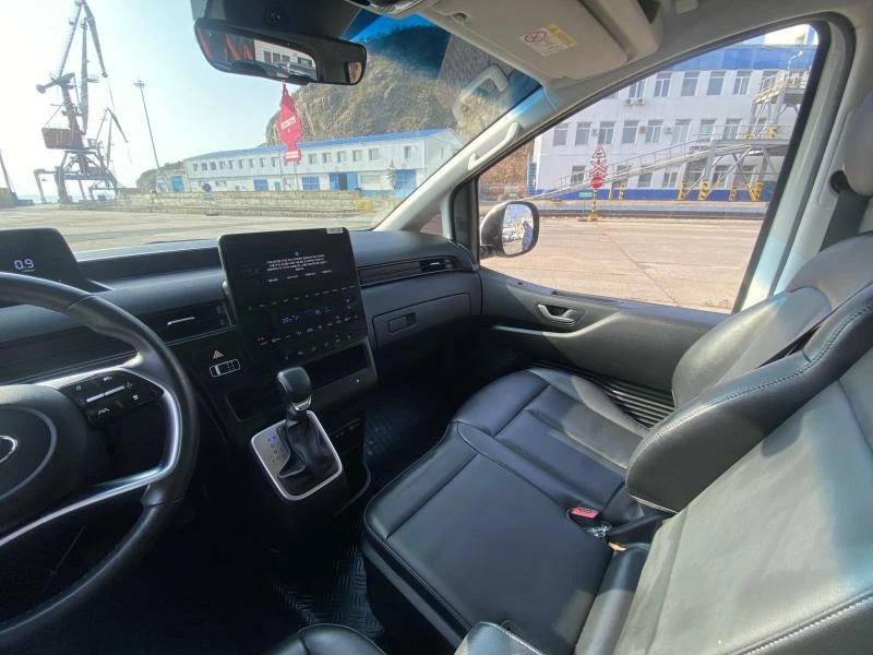 Hyundai Staria US4 салон водительское сидение мультимедиа