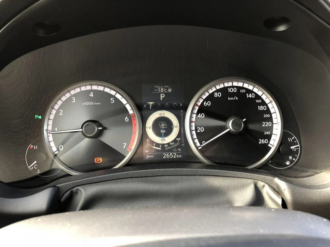 Lexus NX200T Z10 приборная панель