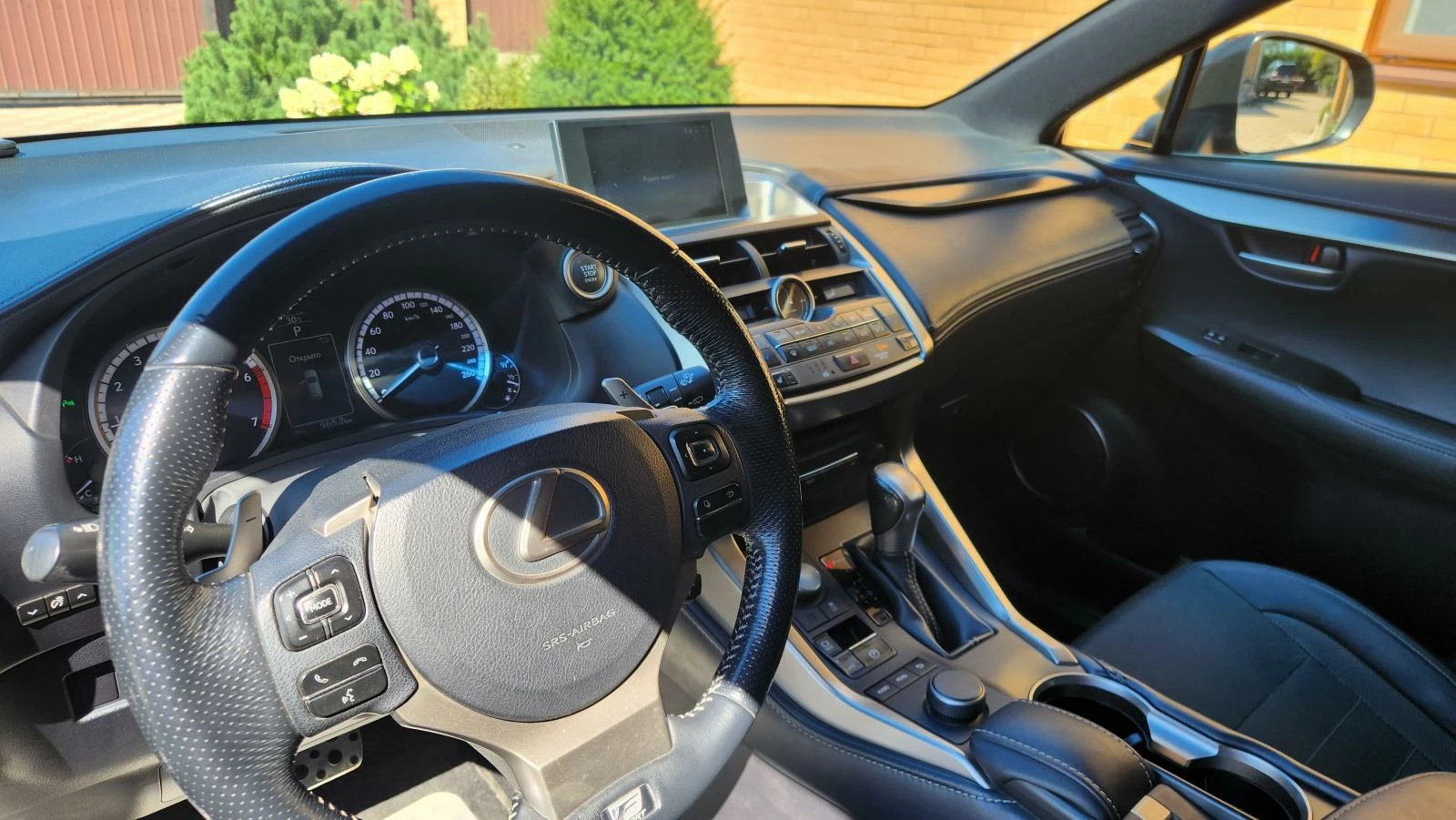 Lexus NX200T Z10 салон, руль