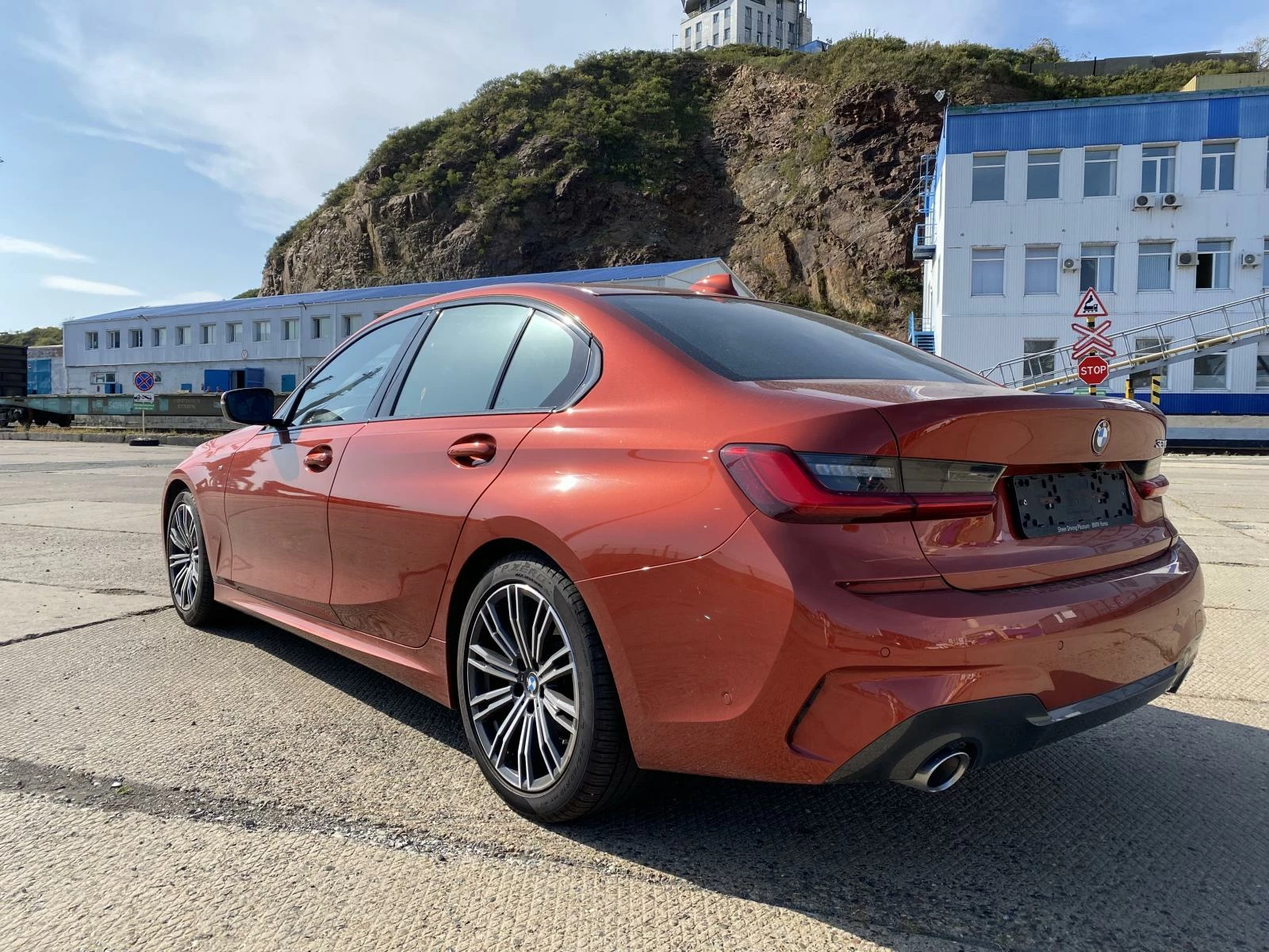 BMW 320i 2022 год  м пакет задняя часть авто бампер